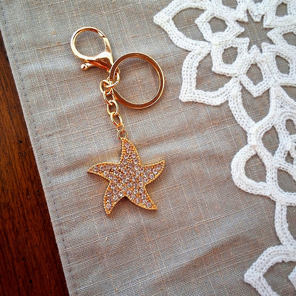 💥SALE💥NEW Starfish Rhinestone White & Gold Keychain - Picture 3 of 3